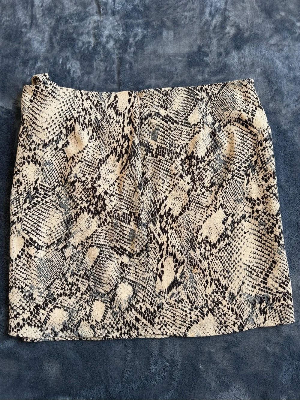 A Love Like You Women’s Snake Print Wrap Skort Size Large Beige Black.